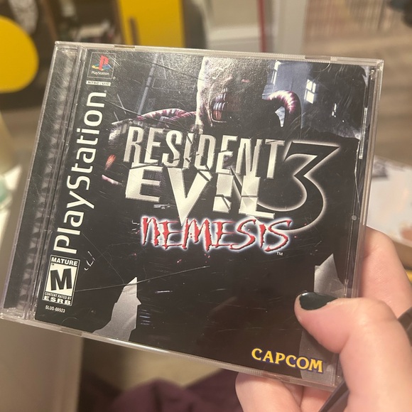Resident Evil 3 PS1 - Picture 1 of 3